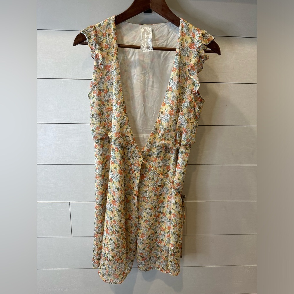 Sadie & Sage Floral Sleeveless Wrap Dress- size Small